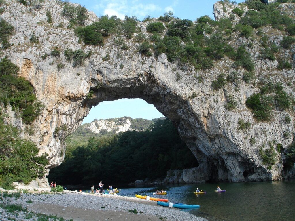 Pont d'Arc en Ardèche - Passage en canoë